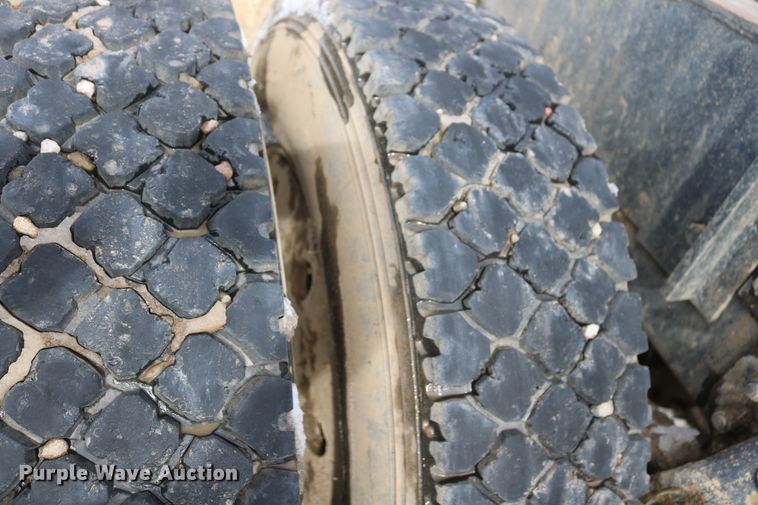 image for item DD6084 1992 Mack CH613 semi truck