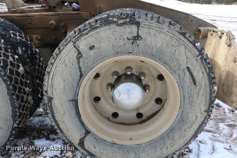 image for item DD6084 1992 Mack CH613 semi truck