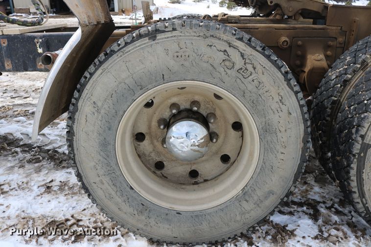 image for item DD6084 1992 Mack CH613 semi truck