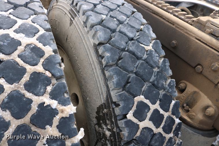 image for item DD6084 1992 Mack CH613 semi truck