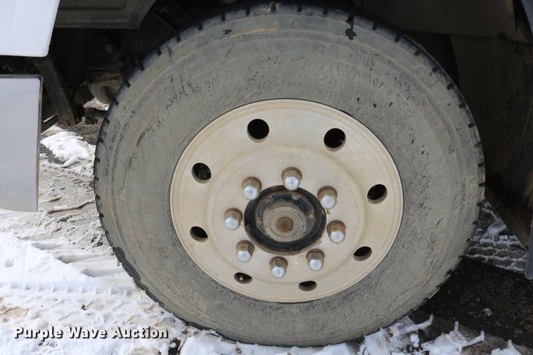 image for item DD6084 1992 Mack CH613 semi truck