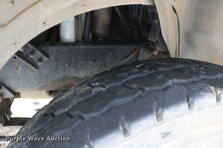 image for item DD6084 1992 Mack CH613 semi truck