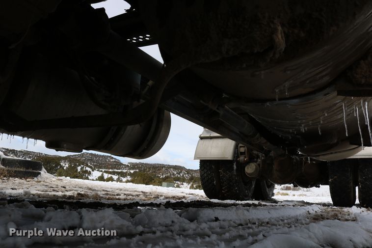 image for item DD6084 1992 Mack CH613 semi truck