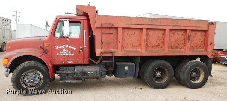 image for item DF7362 1990 International 4900 dump truck