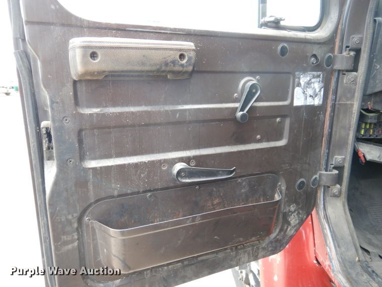 image for item DF7362 1990 International 4900 dump truck