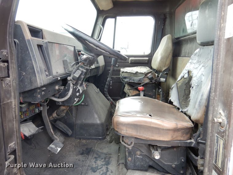 image for item DF7362 1990 International 4900 dump truck