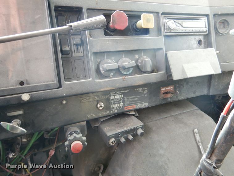 image for item DF7362 1990 International 4900 dump truck