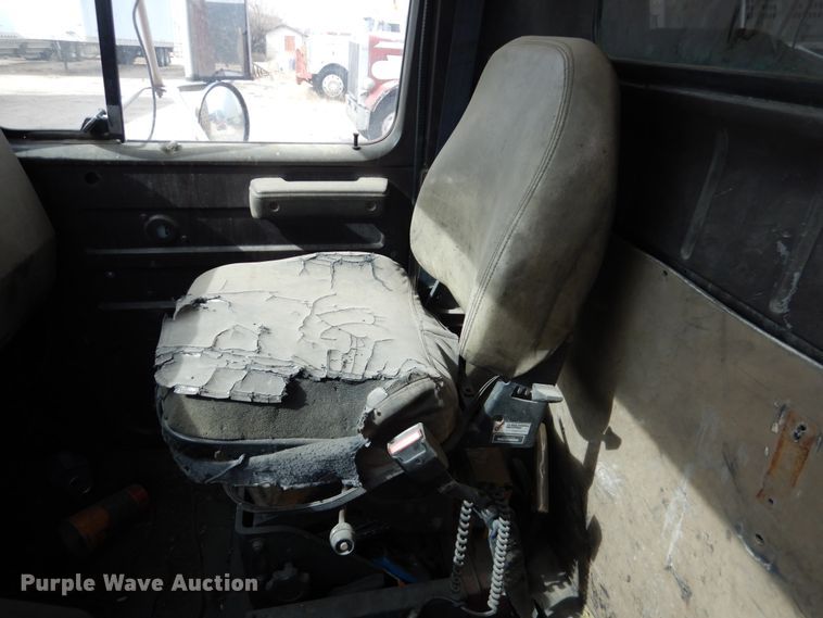 image for item DF7362 1990 International 4900 dump truck