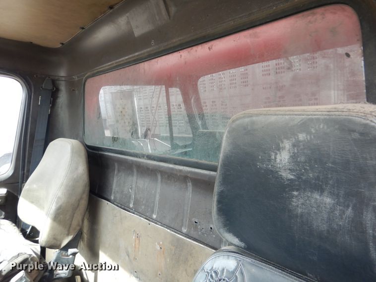 image for item DF7362 1990 International 4900 dump truck