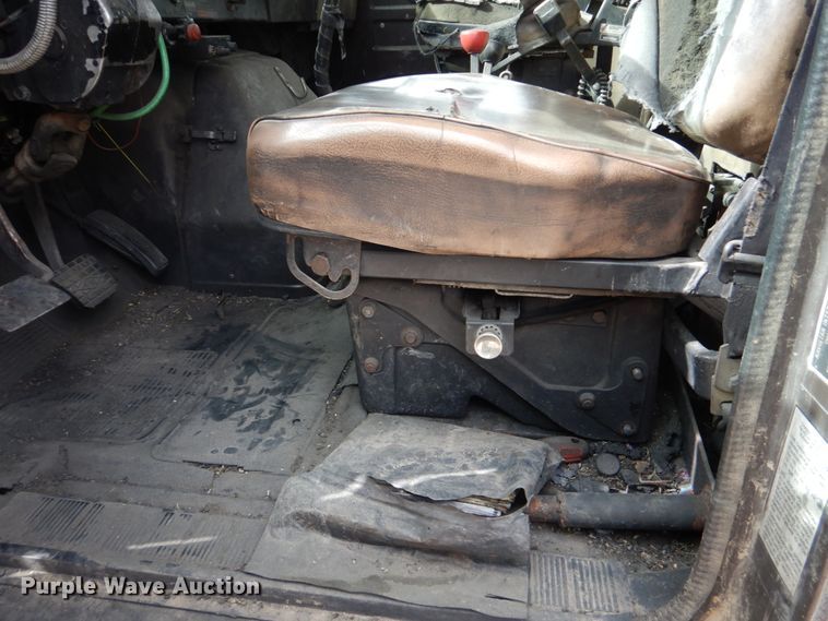 image for item DF7362 1990 International 4900 dump truck