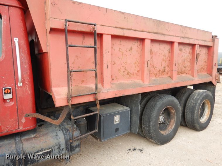 image for item DF7362 1990 International 4900 dump truck