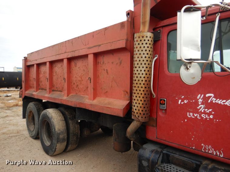 image for item DF7362 1990 International 4900 dump truck