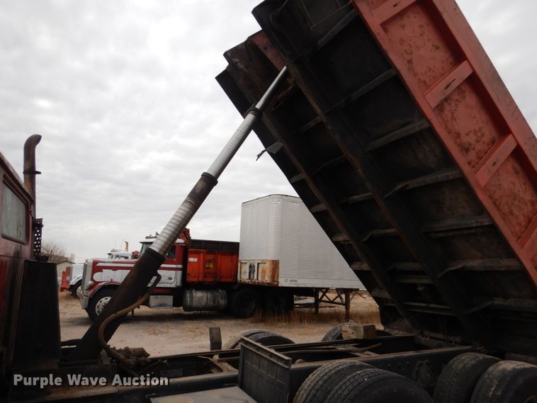 image for item DF7362 1990 International 4900 dump truck