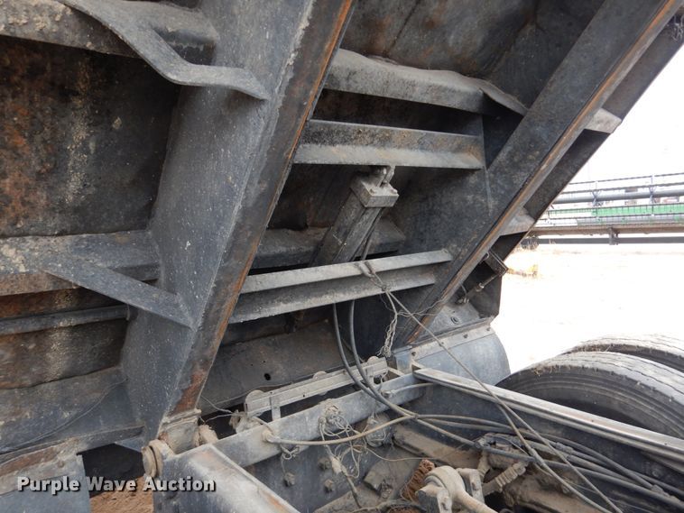 image for item DF7362 1990 International 4900 dump truck