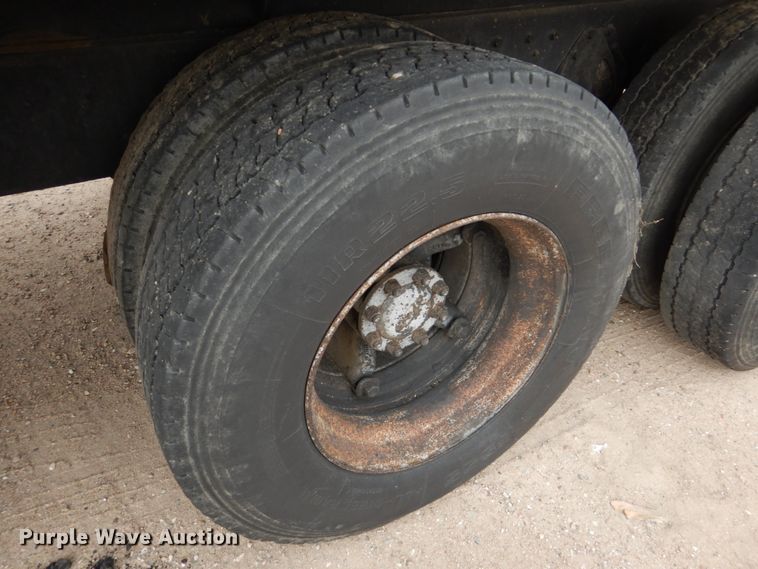 image for item DF7362 1990 International 4900 dump truck