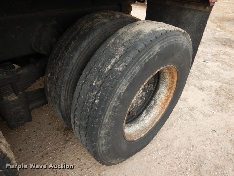 image for item DF7362 1990 International 4900 dump truck