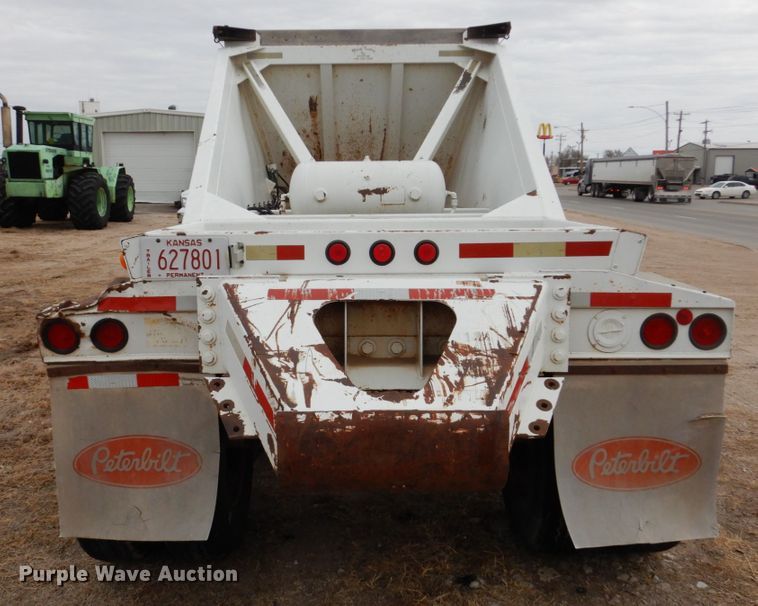 image for item DF7365 2000 Red River BD237 bottom dump trailer