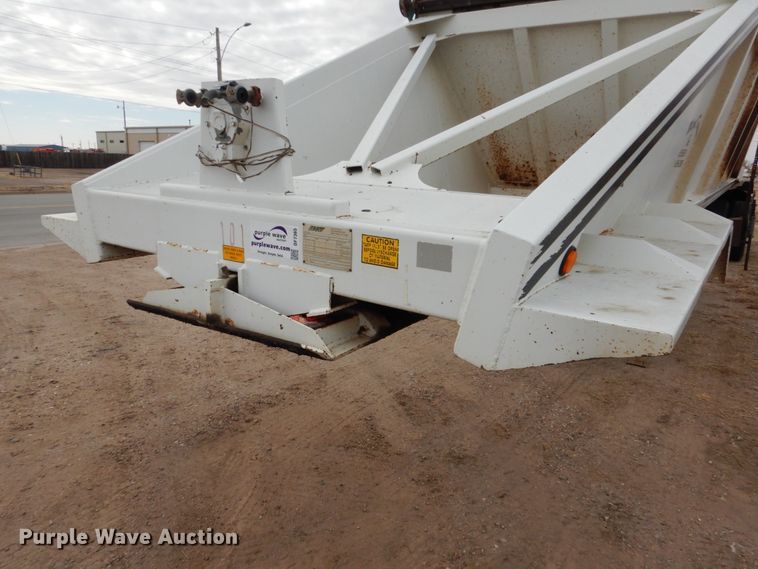 image for item DF7365 2000 Red River BD237 bottom dump trailer