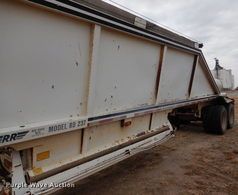 image for item DF7365 2000 Red River BD237 bottom dump trailer
