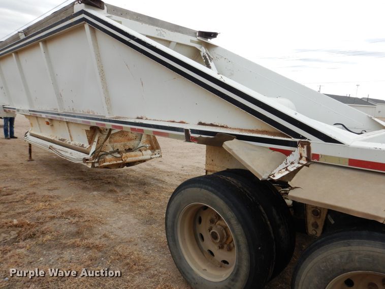 image for item DF7365 2000 Red River BD237 bottom dump trailer