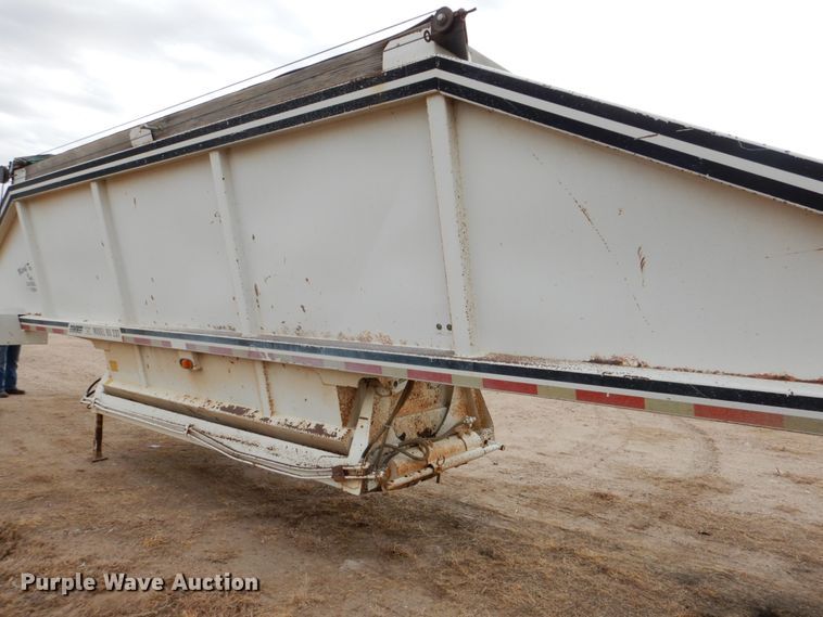 image for item DF7365 2000 Red River BD237 bottom dump trailer