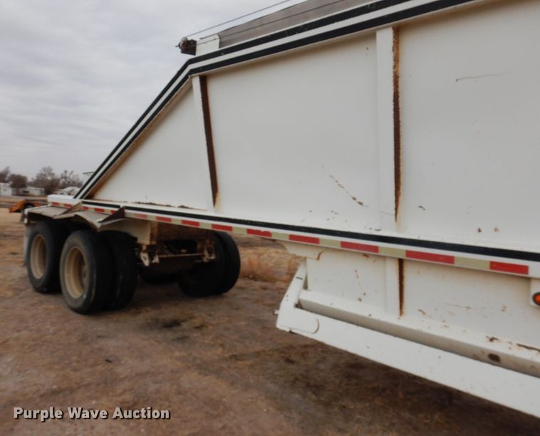image for item DF7365 2000 Red River BD237 bottom dump trailer