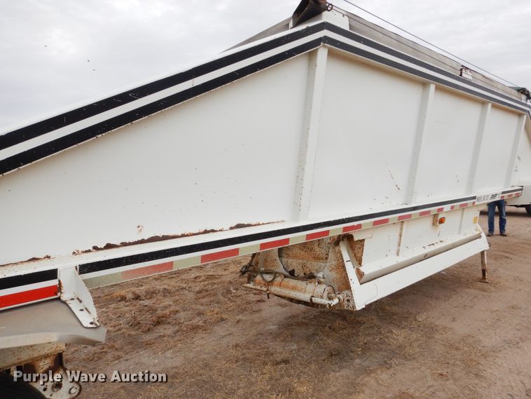 image for item DF7365 2000 Red River BD237 bottom dump trailer
