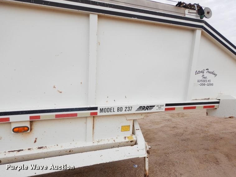 image for item DF7365 2000 Red River BD237 bottom dump trailer