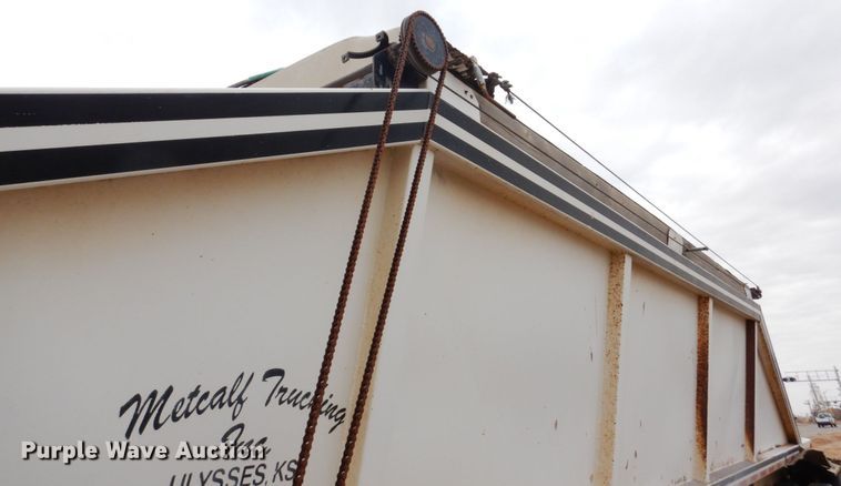 image for item DF7365 2000 Red River BD237 bottom dump trailer