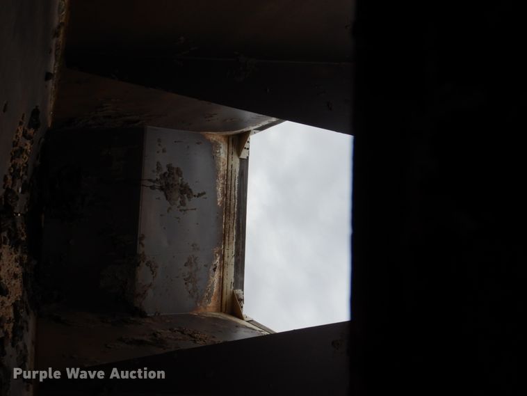 image for item DF7365 2000 Red River BD237 bottom dump trailer