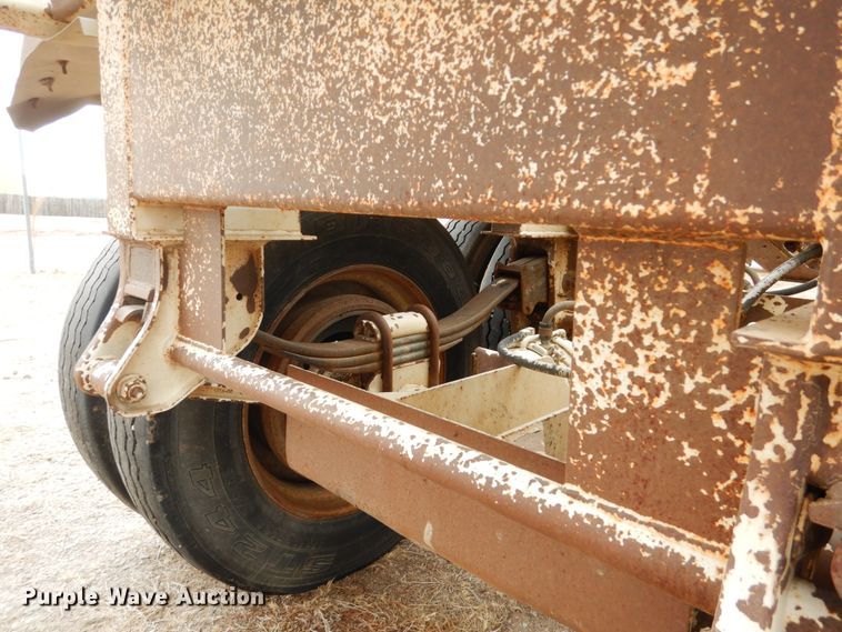 image for item DF7365 2000 Red River BD237 bottom dump trailer