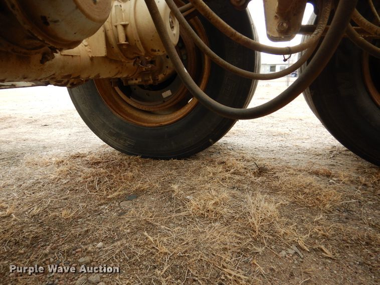 image for item DF7365 2000 Red River BD237 bottom dump trailer