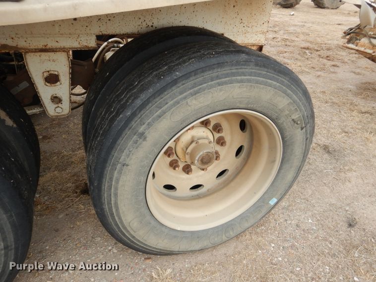 image for item DF7365 2000 Red River BD237 bottom dump trailer