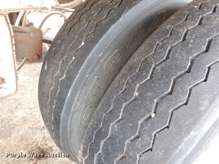 image for item DF7365 2000 Red River BD237 bottom dump trailer