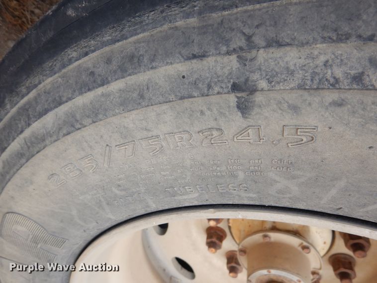 image for item DF7365 2000 Red River BD237 bottom dump trailer