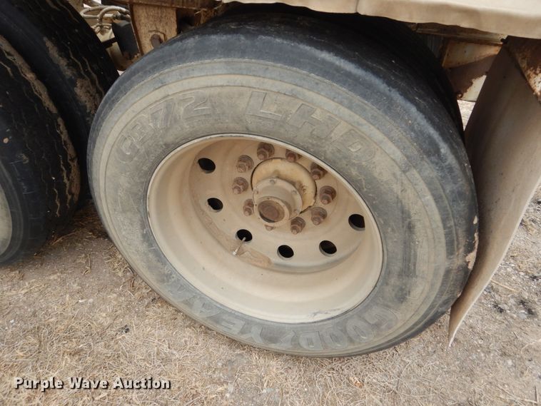 image for item DF7365 2000 Red River BD237 bottom dump trailer