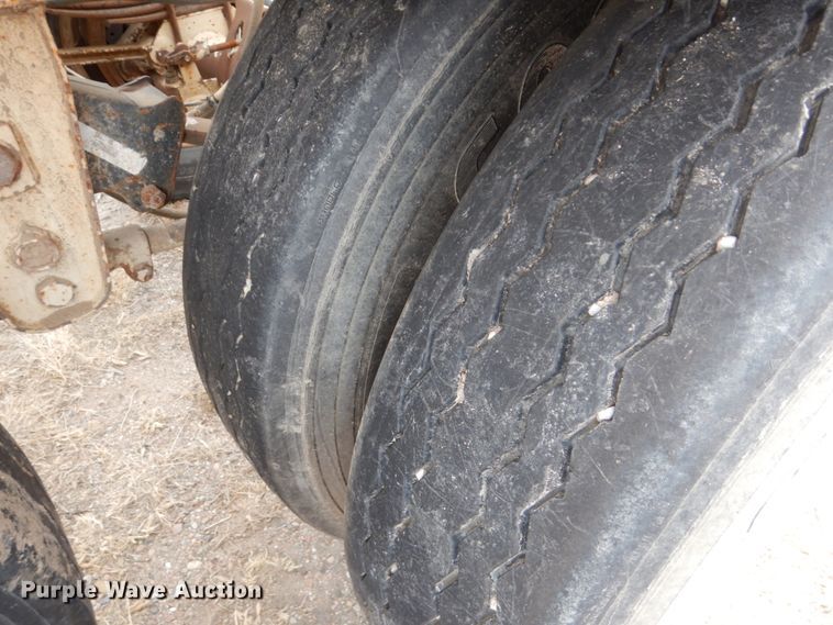 image for item DF7365 2000 Red River BD237 bottom dump trailer