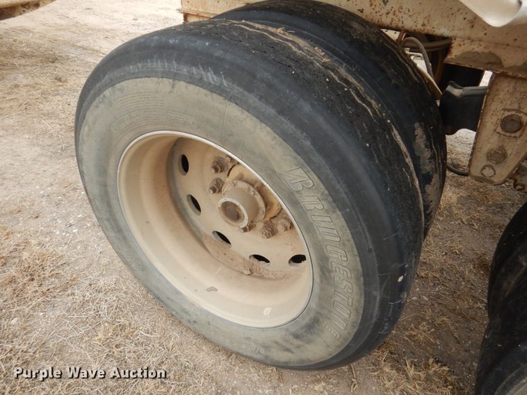 image for item DF7365 2000 Red River BD237 bottom dump trailer