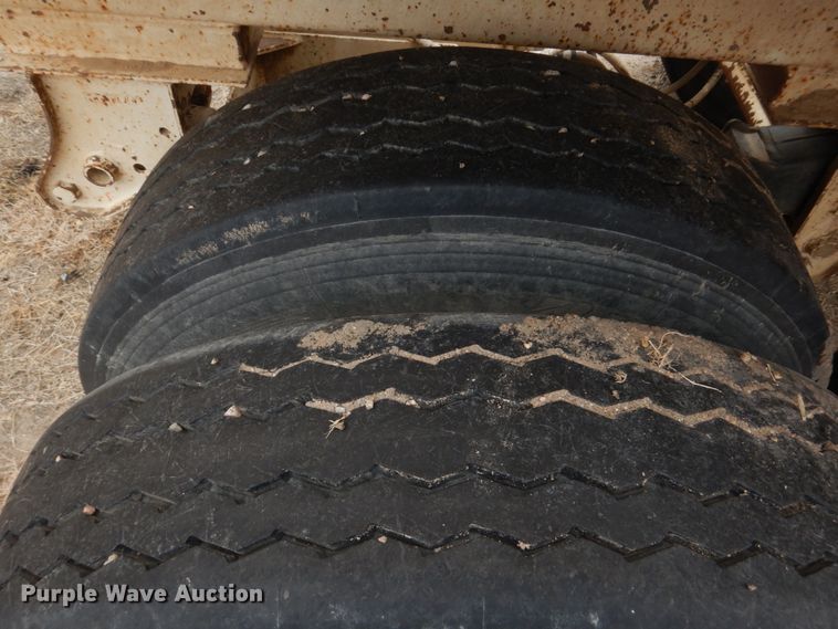 image for item DF7365 2000 Red River BD237 bottom dump trailer