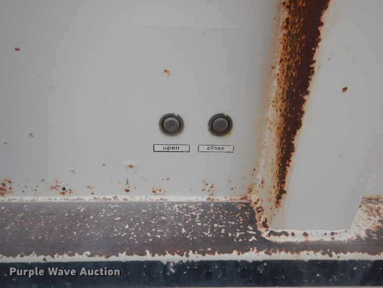 image for item DF7365 2000 Red River BD237 bottom dump trailer