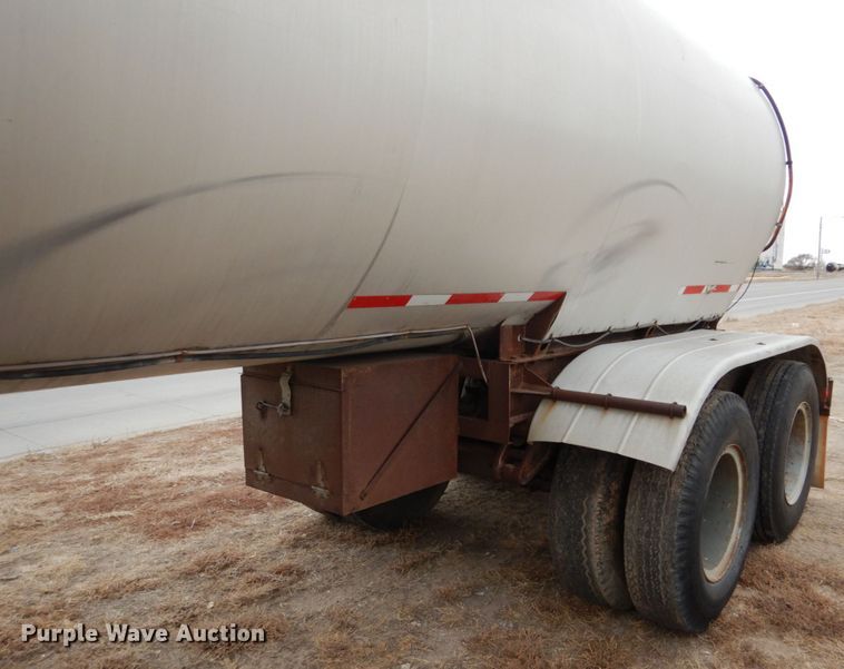 image for item DF7366 1979 Pullman Trailmobile T43I-12AF tank trailer