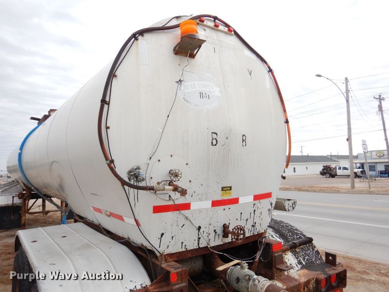 image for item DF7366 1979 Pullman Trailmobile T43I-12AF tank trailer