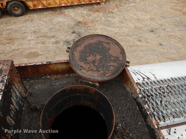 image for item DF7366 1979 Pullman Trailmobile T43I-12AF tank trailer