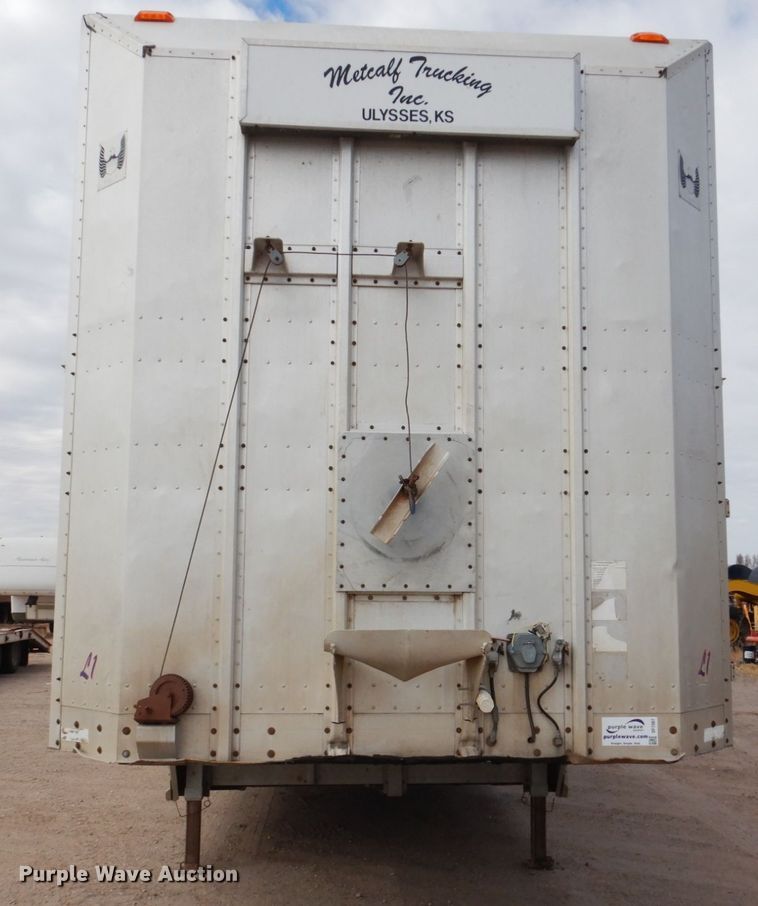 image for item DF7367 1991 Barrett Eagle Cattle Pot livestock trailer