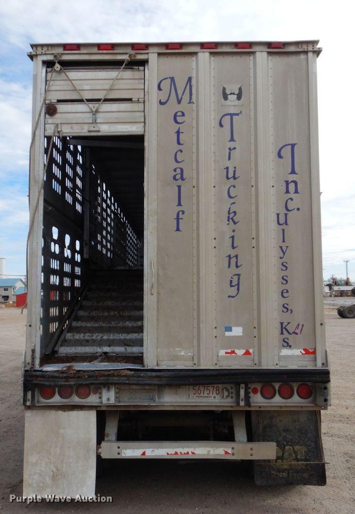 image for item DF7367 1991 Barrett Eagle Cattle Pot livestock trailer
