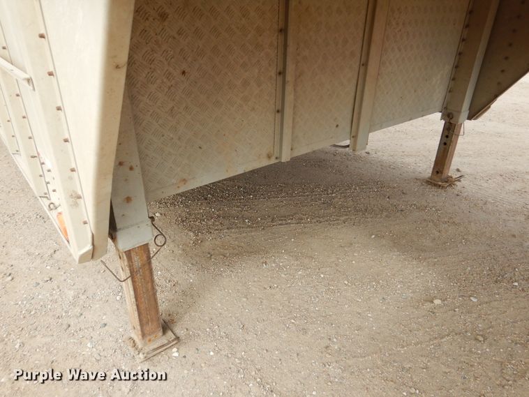 image for item DF7367 1991 Barrett Eagle Cattle Pot livestock trailer