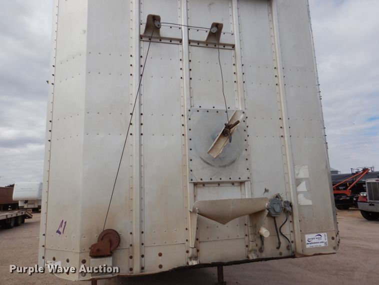 image for item DF7367 1991 Barrett Eagle Cattle Pot livestock trailer