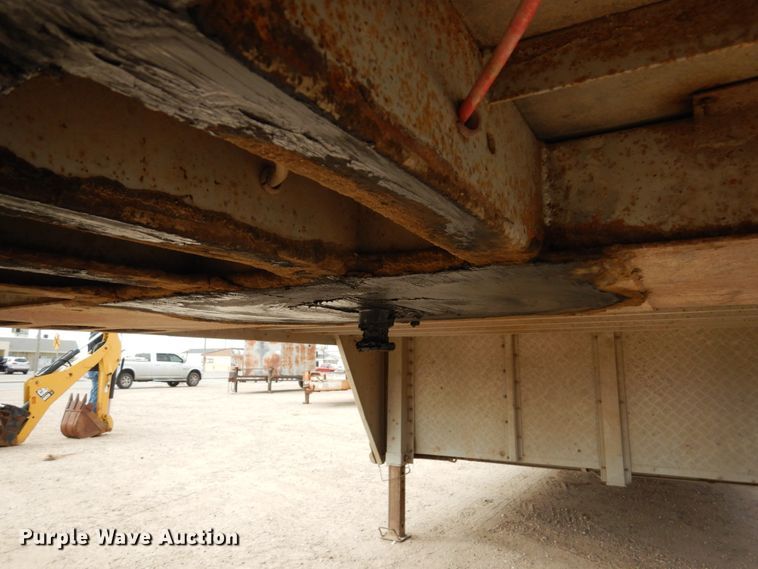 image for item DF7367 1991 Barrett Eagle Cattle Pot livestock trailer