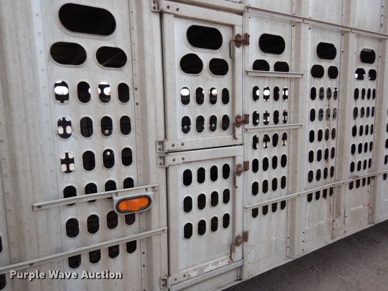 image for item DF7367 1991 Barrett Eagle Cattle Pot livestock trailer