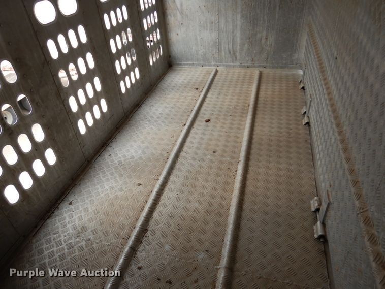 image for item DF7367 1991 Barrett Eagle Cattle Pot livestock trailer